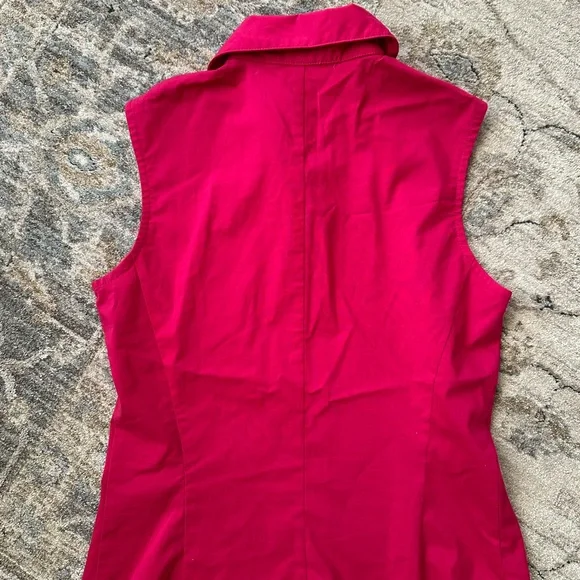 Tempo Paris Fuchsia Sleeveless Button-Down Shirt - Picture 4 of 5